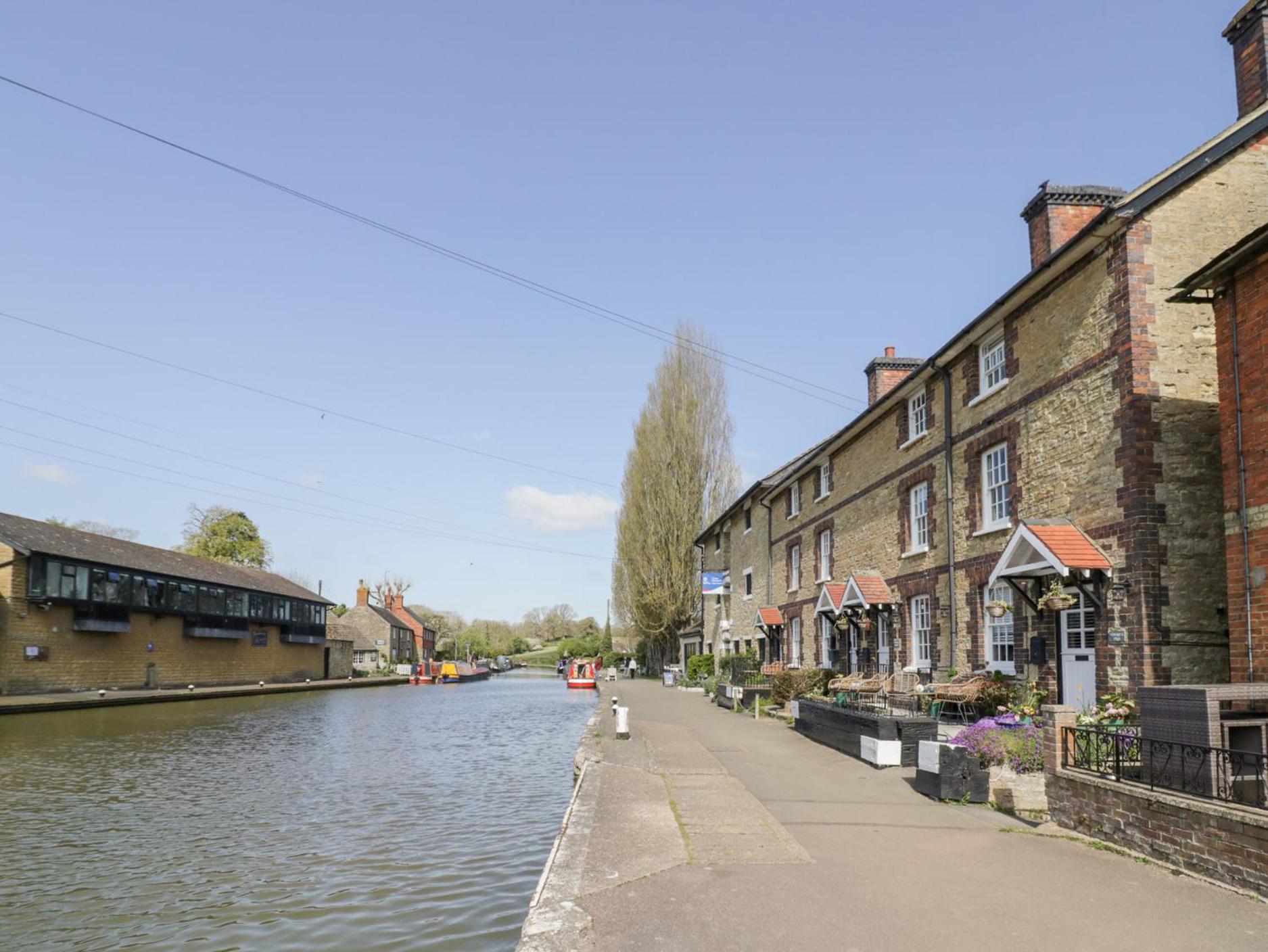 4 Canalside Cottages Towcester Bagian luar foto