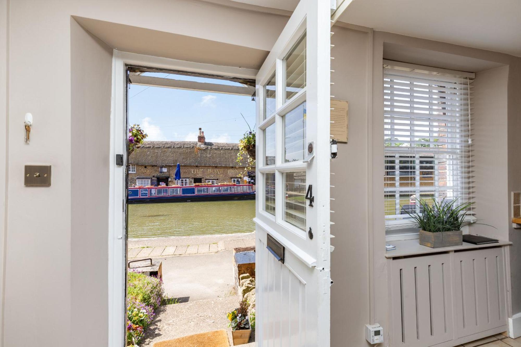 4 Canalside Cottages Towcester Bagian luar foto